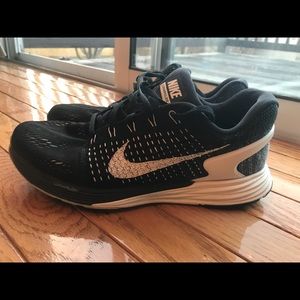 Women’s Nike sneaker Black ombre Lunarlon size 8.5